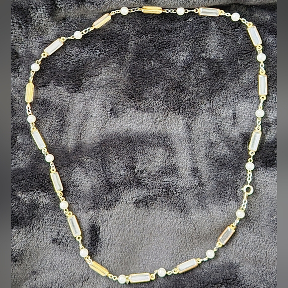Two-Tone Clear Acrylic or Glass& Simulated Pearl Necklace Vintage Unknown Brand - Picture 6 of 6